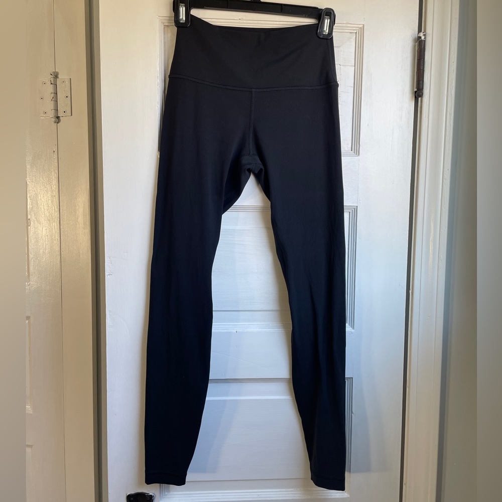 EUC lululemon 25” Black Aligns